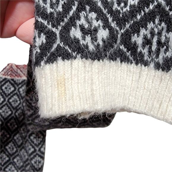 Maurices  Womens Sweater Mixed Print Red Black White Size Small - Picture 5 of 7